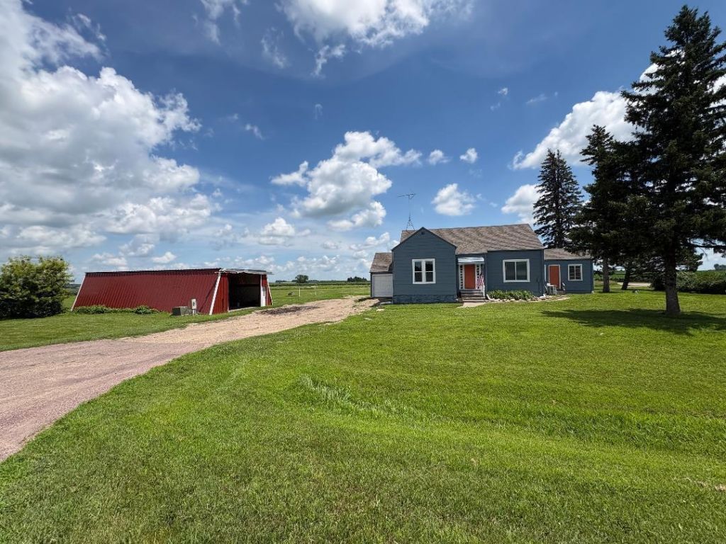 1304 130th Avenue, Welcome, MN 56181