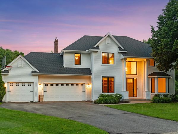 6699 Mulberry Circle E, Chanhassen, MN 55317