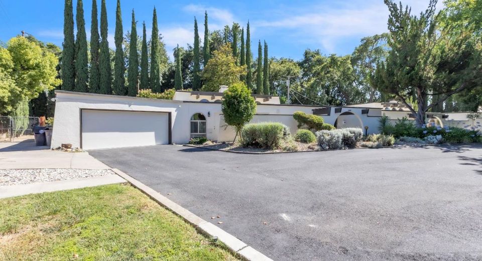 1160 Silver Lake Dr, Sacramento, CA 95831 Photo