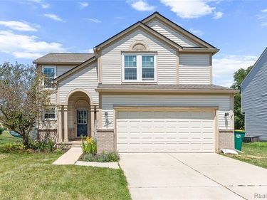 7921 Mallard Way, York Twp, MI 48197