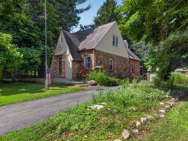 1320 Warren Avenue, Jackson, MI 49203
