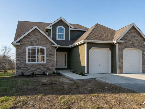 121 Hillside Drive, Baldwin City, KS 66006