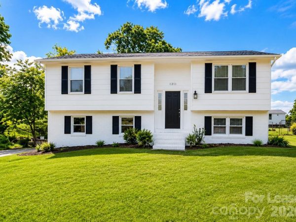 1271 Village Circle , Hickory, NC 28602