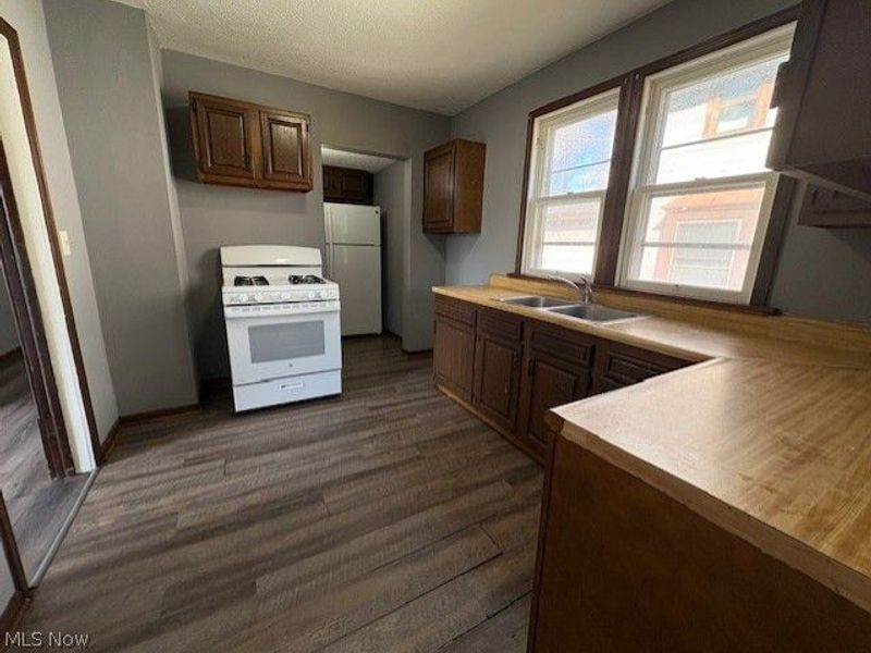 566 Sumner Street, Akron, OH 44311 Photo 4