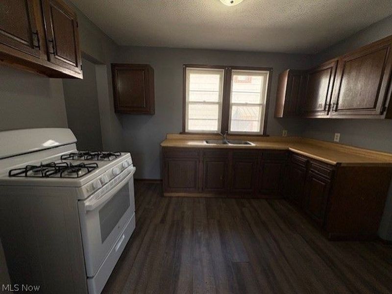 566 Sumner Street, Akron, OH 44311 Photo 5