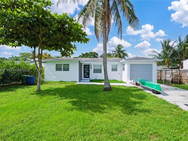 641 SW 6th St , Hallandale Beach, FL 33009