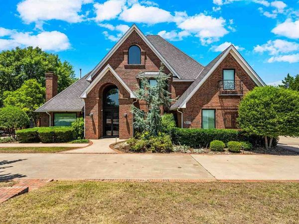 2608 NW Stone Hill Dr, Lawton, OK 73505