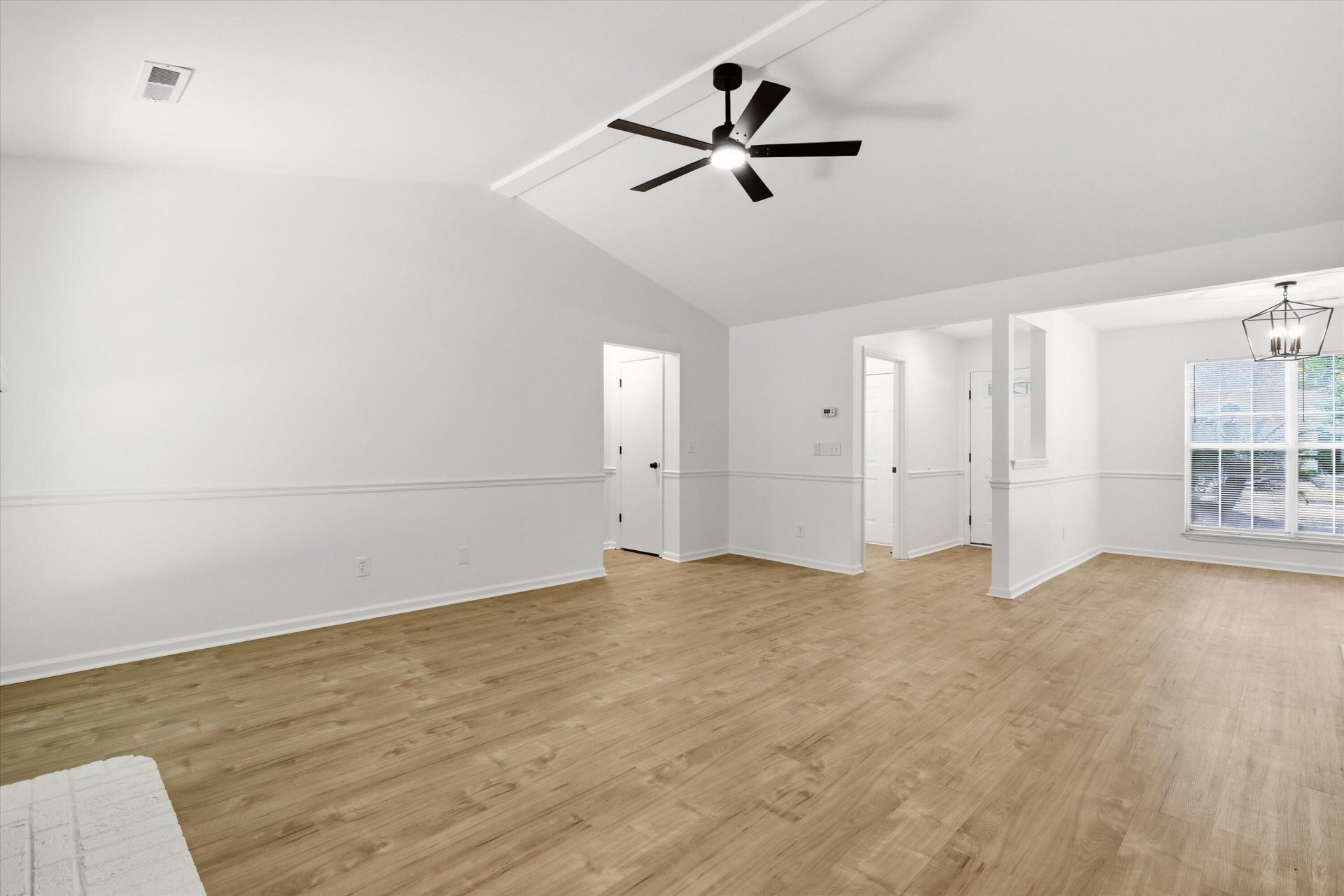 2403 Castlereagh Road Photo 13