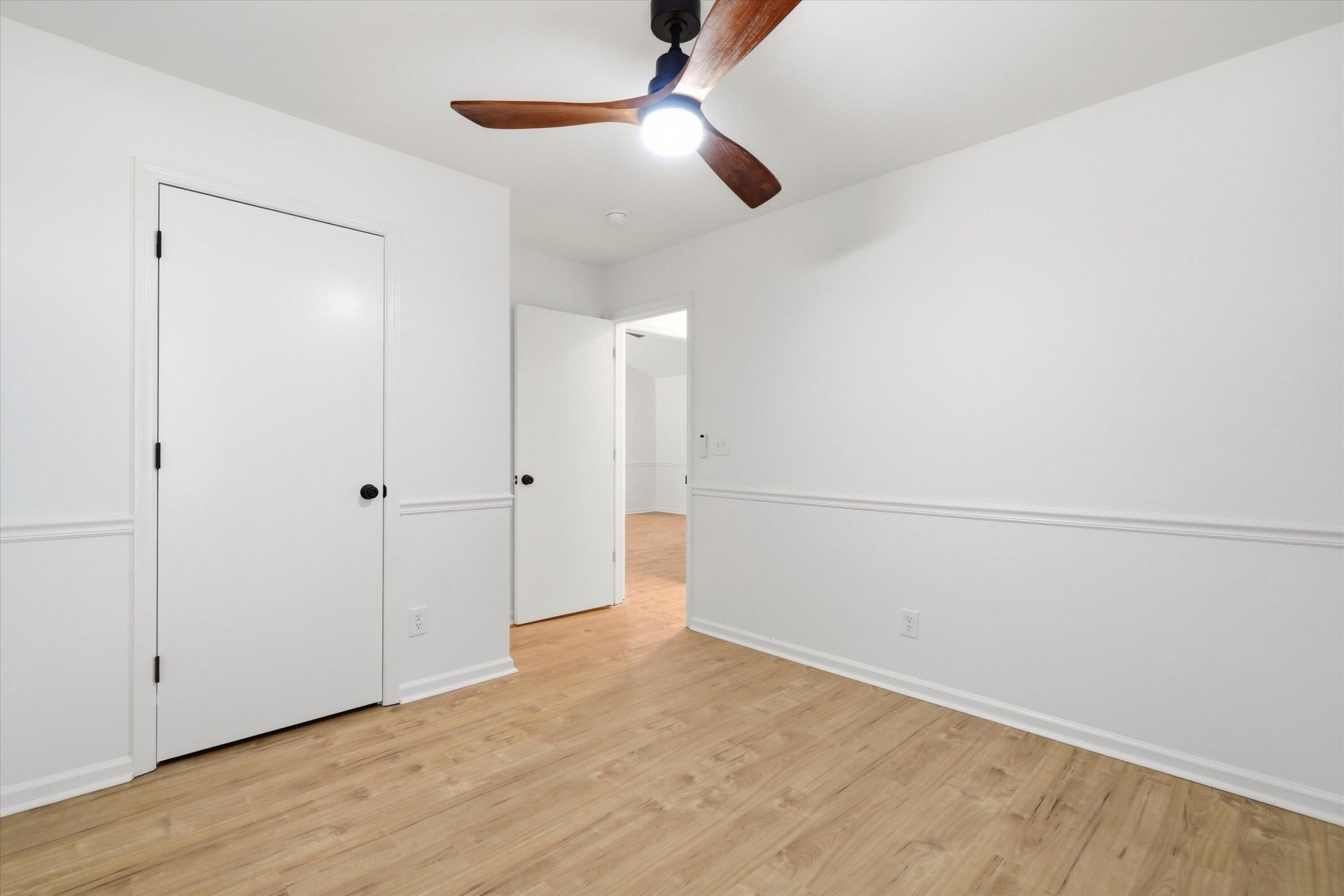 2403 Castlereagh Road Photo 21