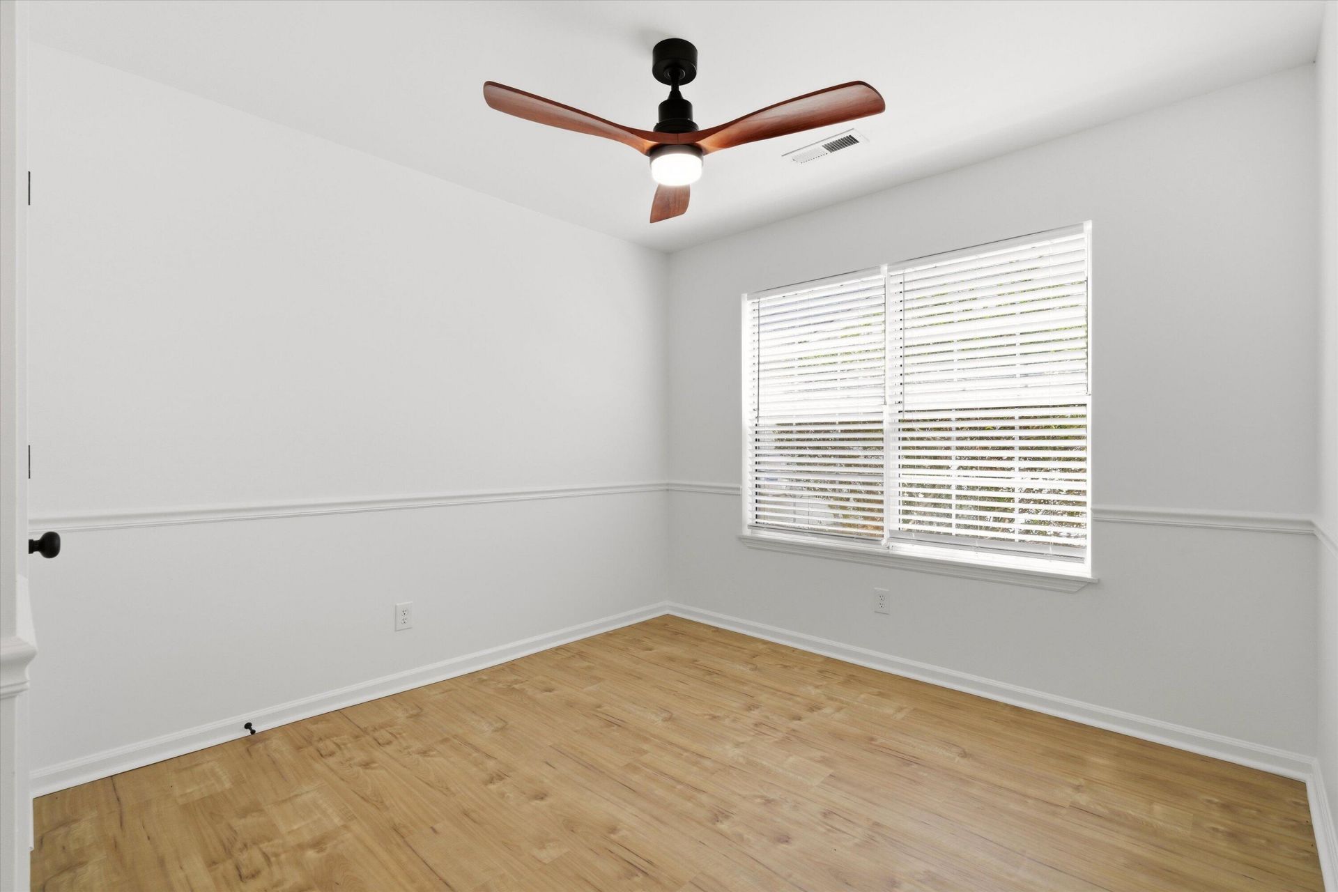 2403 Castlereagh Road Photo 22
