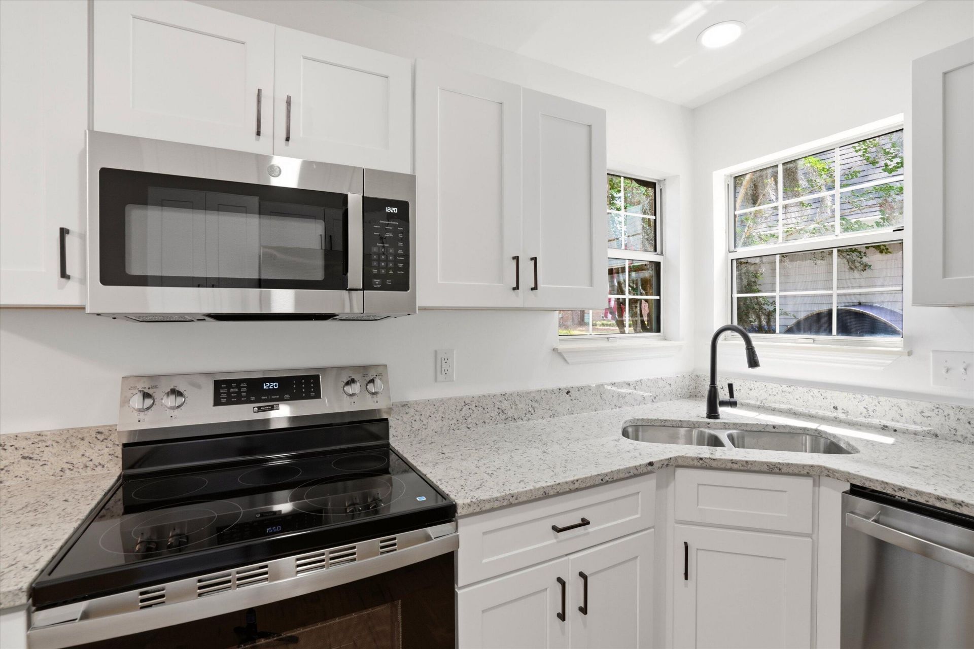 2403 Castlereagh Road Photo 23