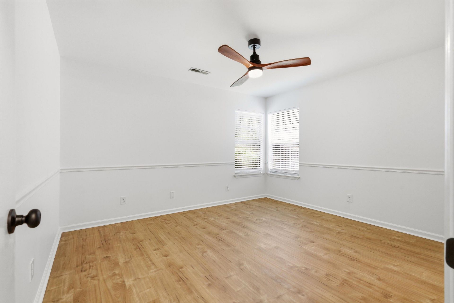 2403 Castlereagh Road Photo 24