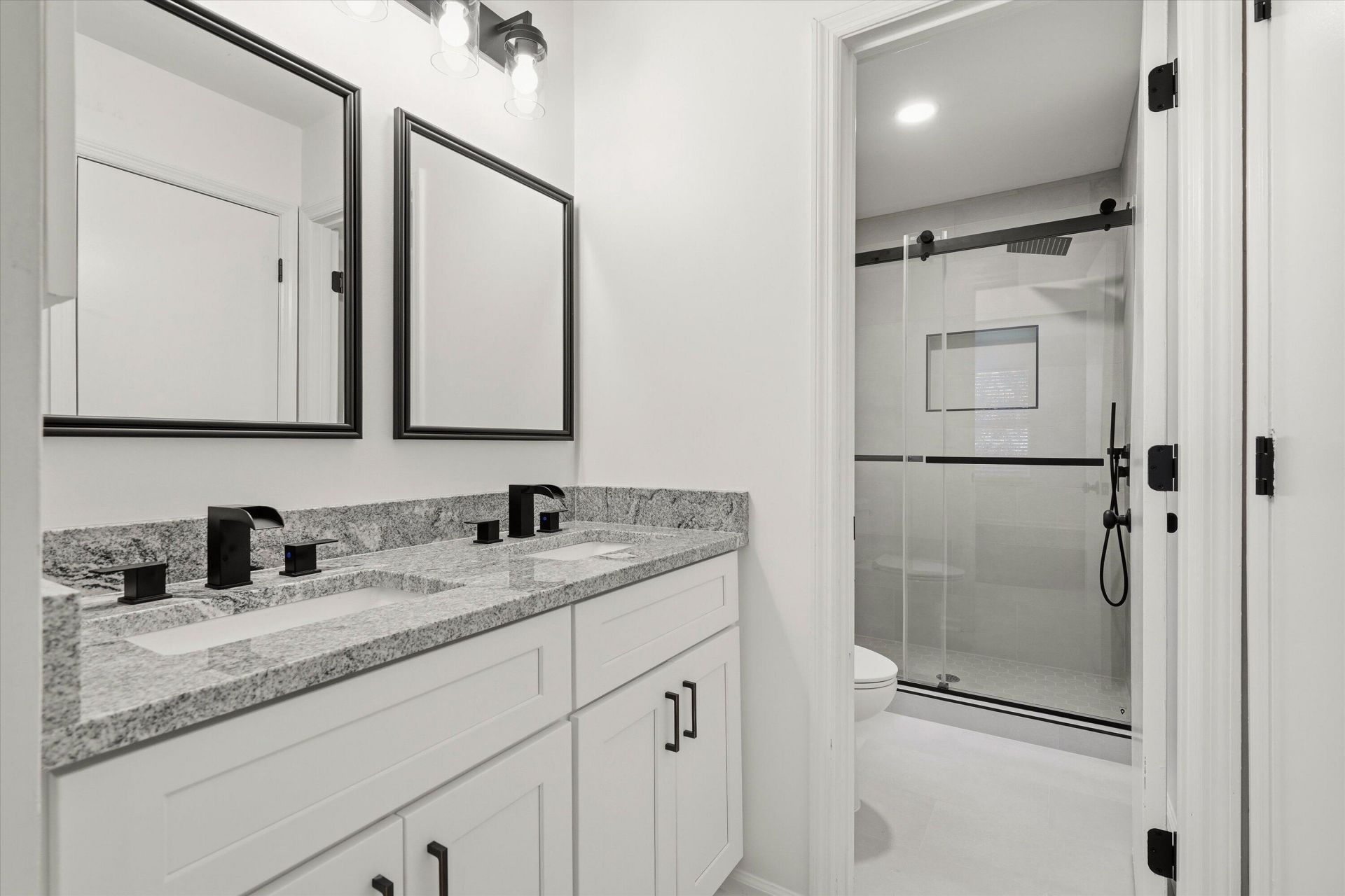 2403 Castlereagh Road Photo 4