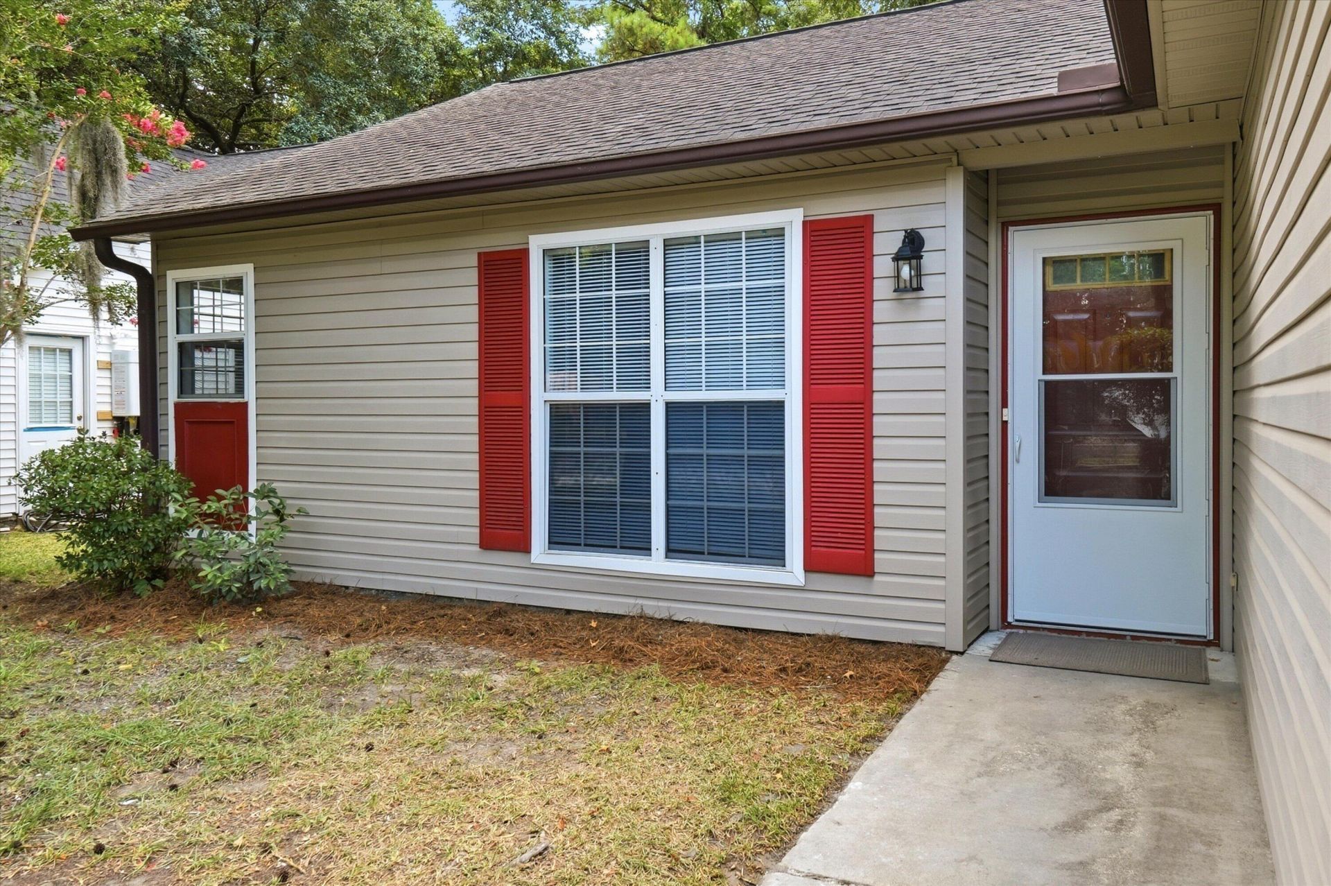 2403 Castlereagh Road Photo 9