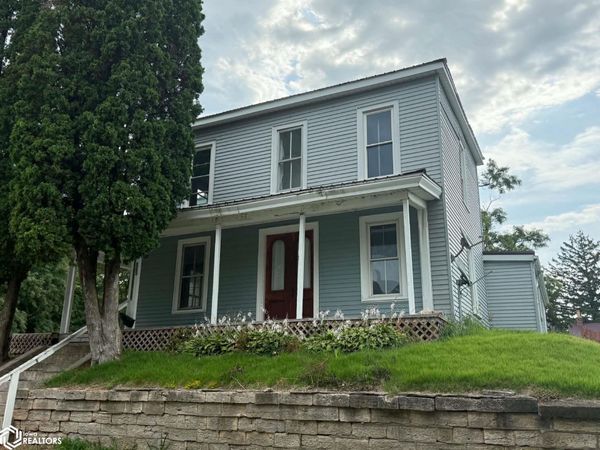 832 N 5Th Street, Burlington, IA 52601