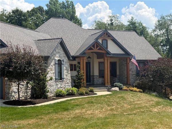 2043 E Swan Lake Circle, Kent, OH 44240