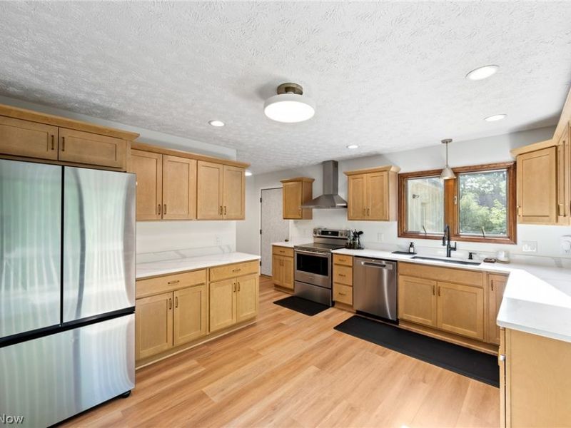 2391 Lyndon Drive, Uniontown, OH 44685 Photo 4