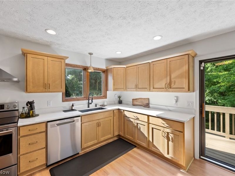 2391 Lyndon Drive, Uniontown, OH 44685 Photo 5
