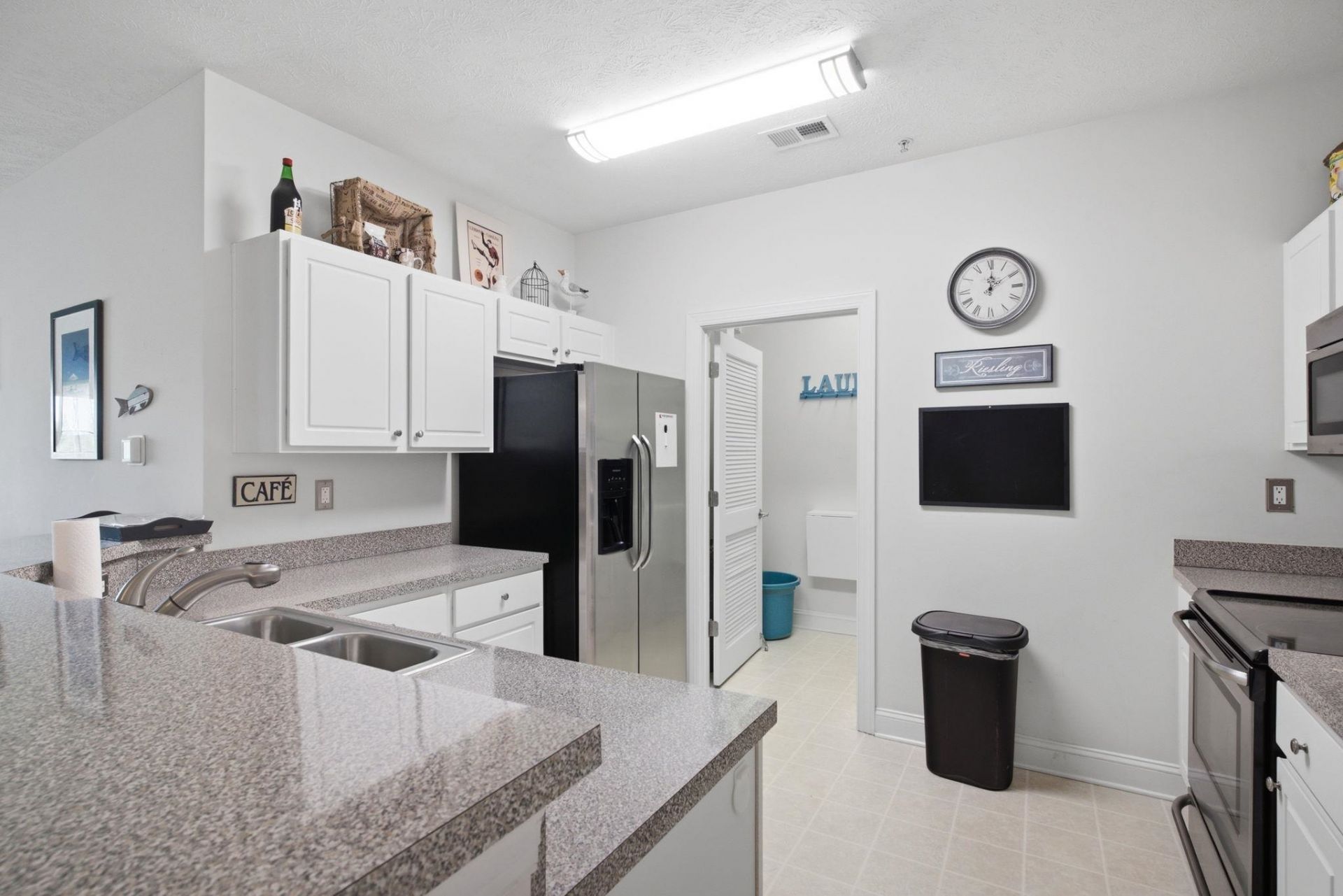 6000 Windsor Green Way Photo 4