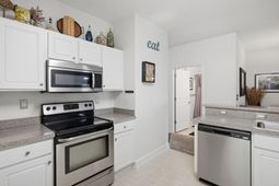 6000 Windsor Green Way photo 4