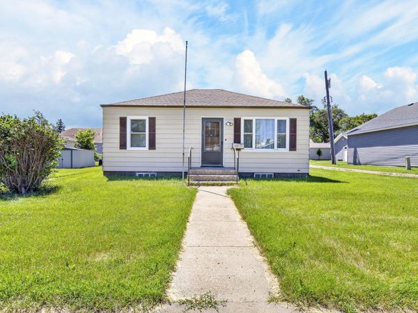 240 7th Street NE, Valley City, ND 58072