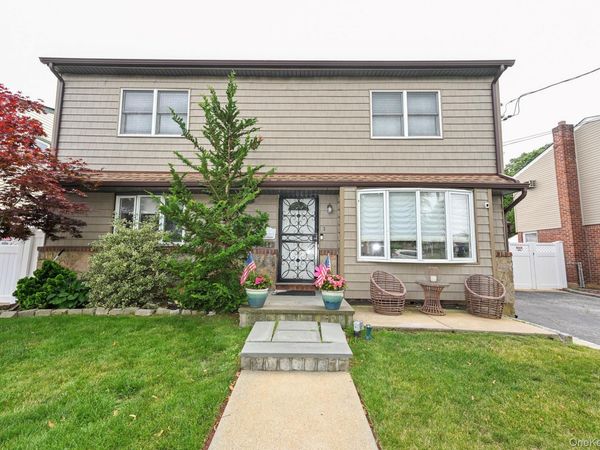 1005 Ferngate Drive , Franklin Square, NY 11010