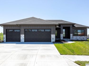4509 N 213th Street, Elkhorn, NE 68022