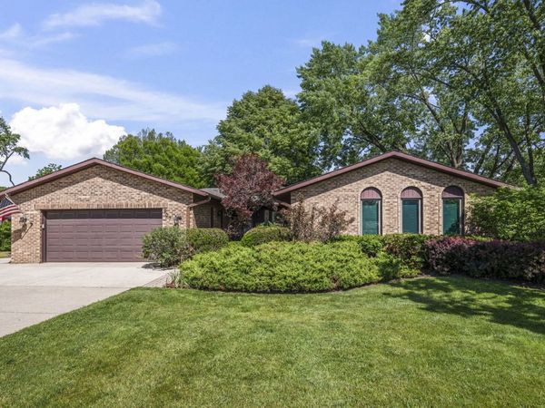 907 N Quentin Road , Palatine, IL 60067