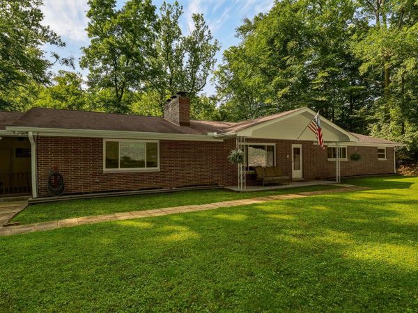 2 Kingsbury Drive, Huntington, WV 25701