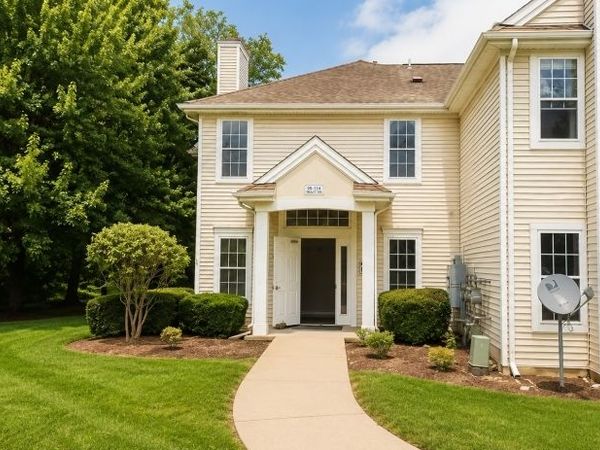 98 Overlook Dr, Lopatcong, NJ 08886