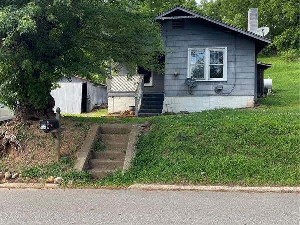 33 Holtzclaw Street , Canton, NC 28716