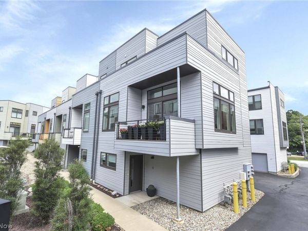 18875 Riversouth Terrace, Unit 11, Fairview Park, OH 44126