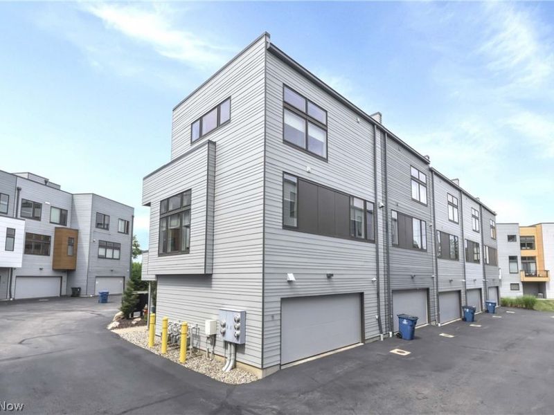 18875 Riversouth Terrace, Unit 11, Fairview Park, OH 44126 Photo 6