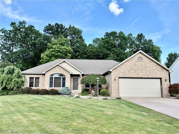 2101 Oakwood Street , Girard, OH 44420