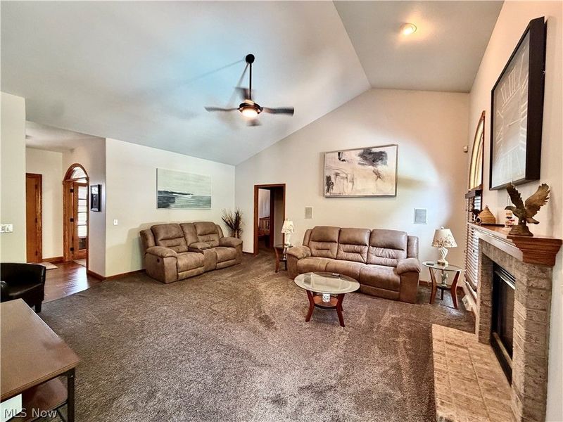 2101 Oakwood Street, Girard, OH 44420 Photo 10