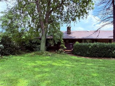 12276 Cleveland Avenue NW, Uniontown, OH 44685