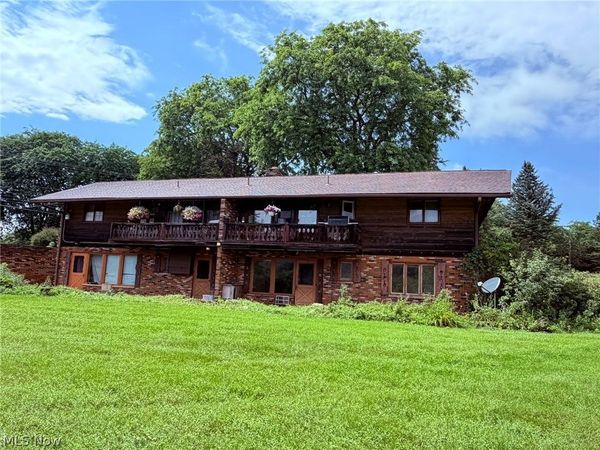 12276 Cleveland Avenue NW, Uniontown, OH 44685