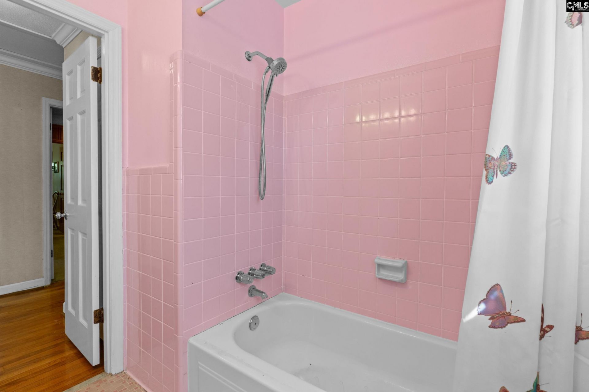 135 Newcastle Drive Photo 26