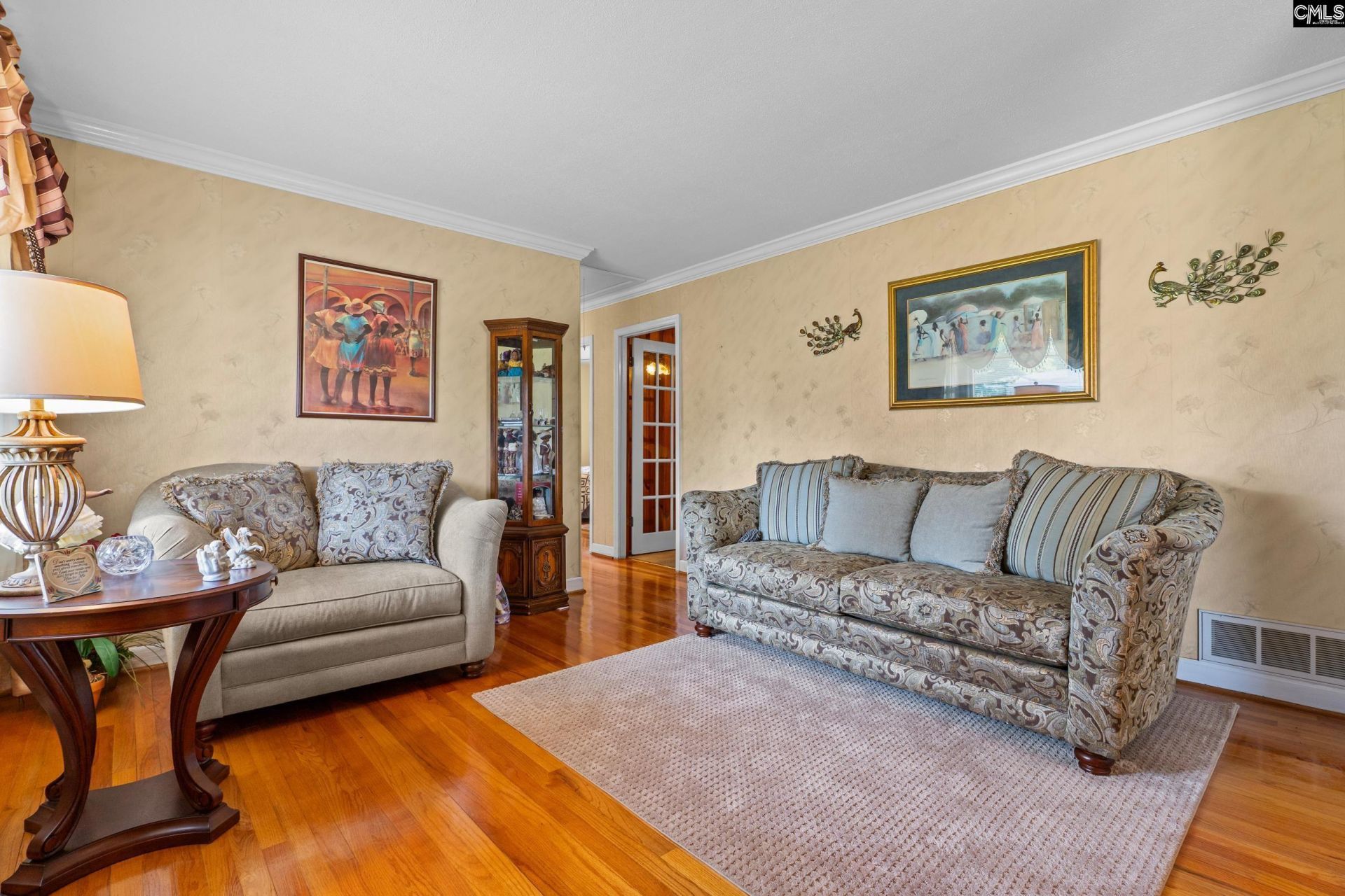135 Newcastle Drive Photo 4