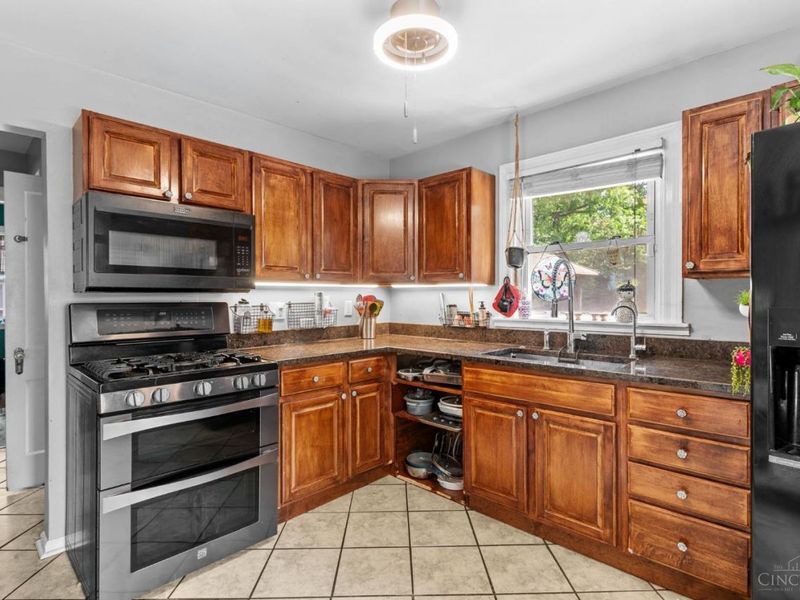 345 Durrell Avenue, Wyoming, OH 45215 Photo 10