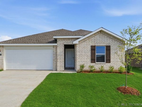 2022 E Toledo Street , Broken Arrow, OK 74011