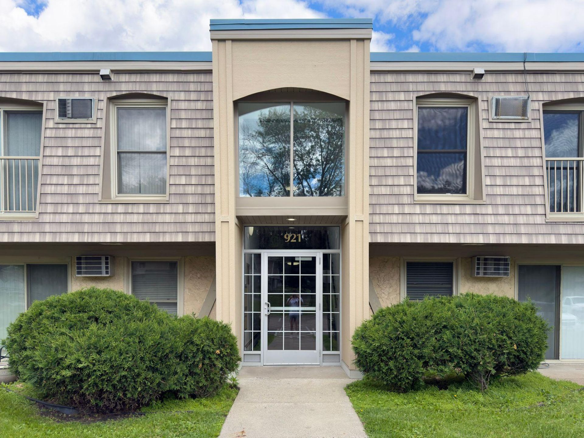 921 11th Avenue S, Hopkins, MN 55343
