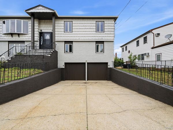 23 3rd Avenue , Farmingdale, NY 11735