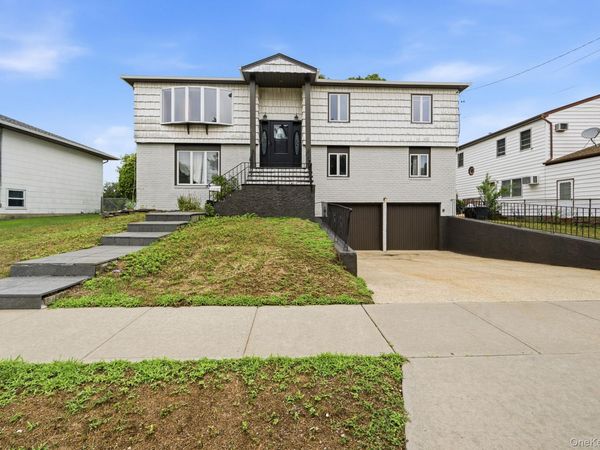 23 3rd Avenue, Farmingdale, NY 11735