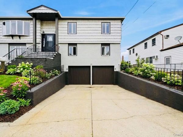 23 3rd Avenue, Farmingdale, NY 11735