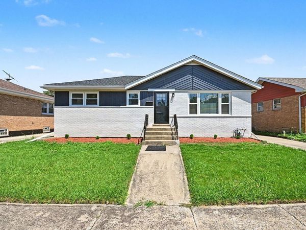 811 E End Avenue , Hillside, IL 60162