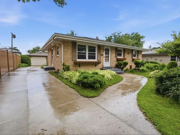 W171N8437 Allen AVENUE, Menomonee Falls, WI 53051