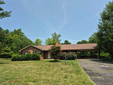 96 Albeck Drive, Hurt, VA 24563