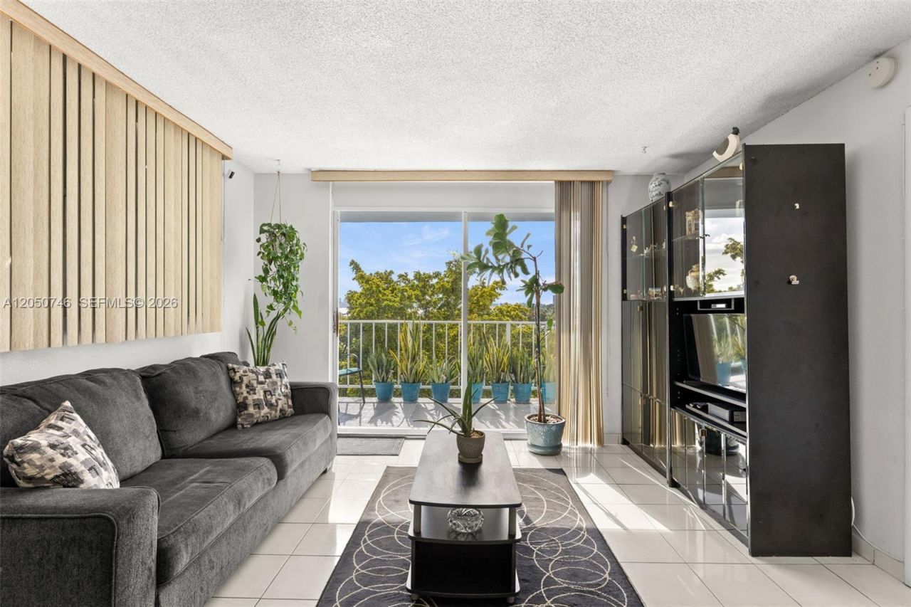 6900 Bay Dr , Unit 5C, Miami Beach, FL 33141 Photo
