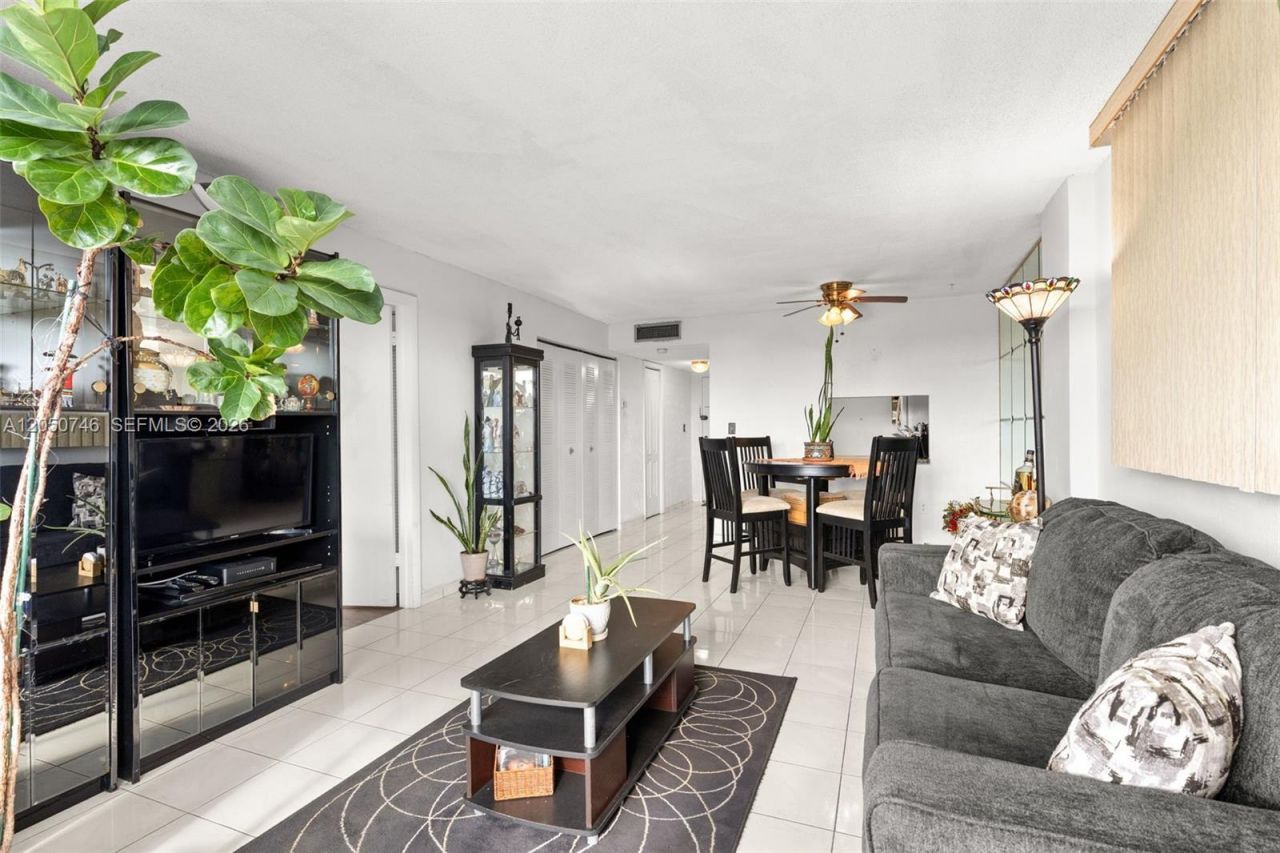 6900 Bay Dr , Unit 5C, Miami Beach, FL 33141 Photo